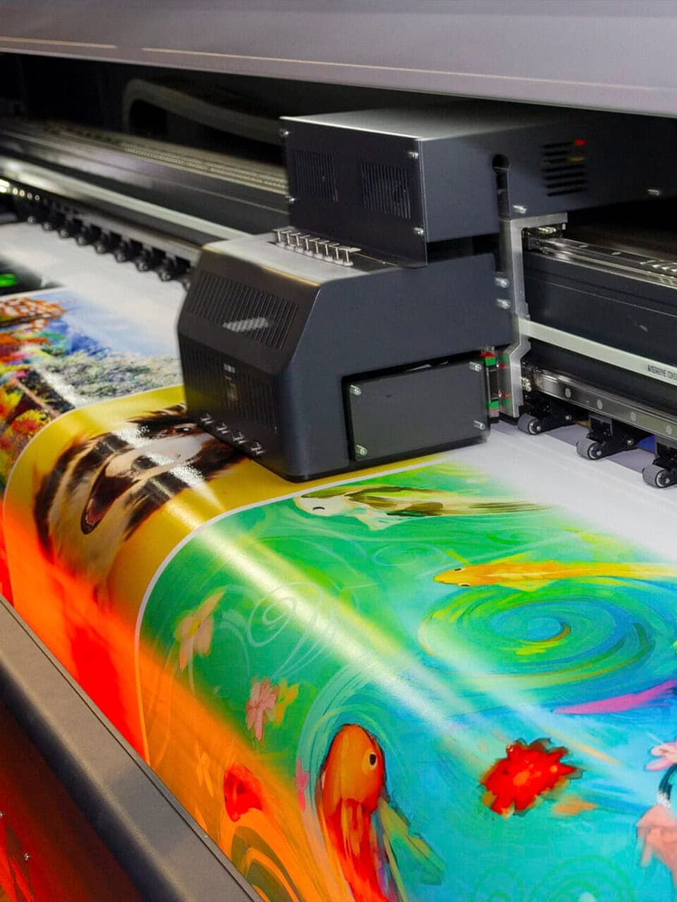 depositphotos_115469674-stock-photo-silk-screen-printing-machine-portrait-min